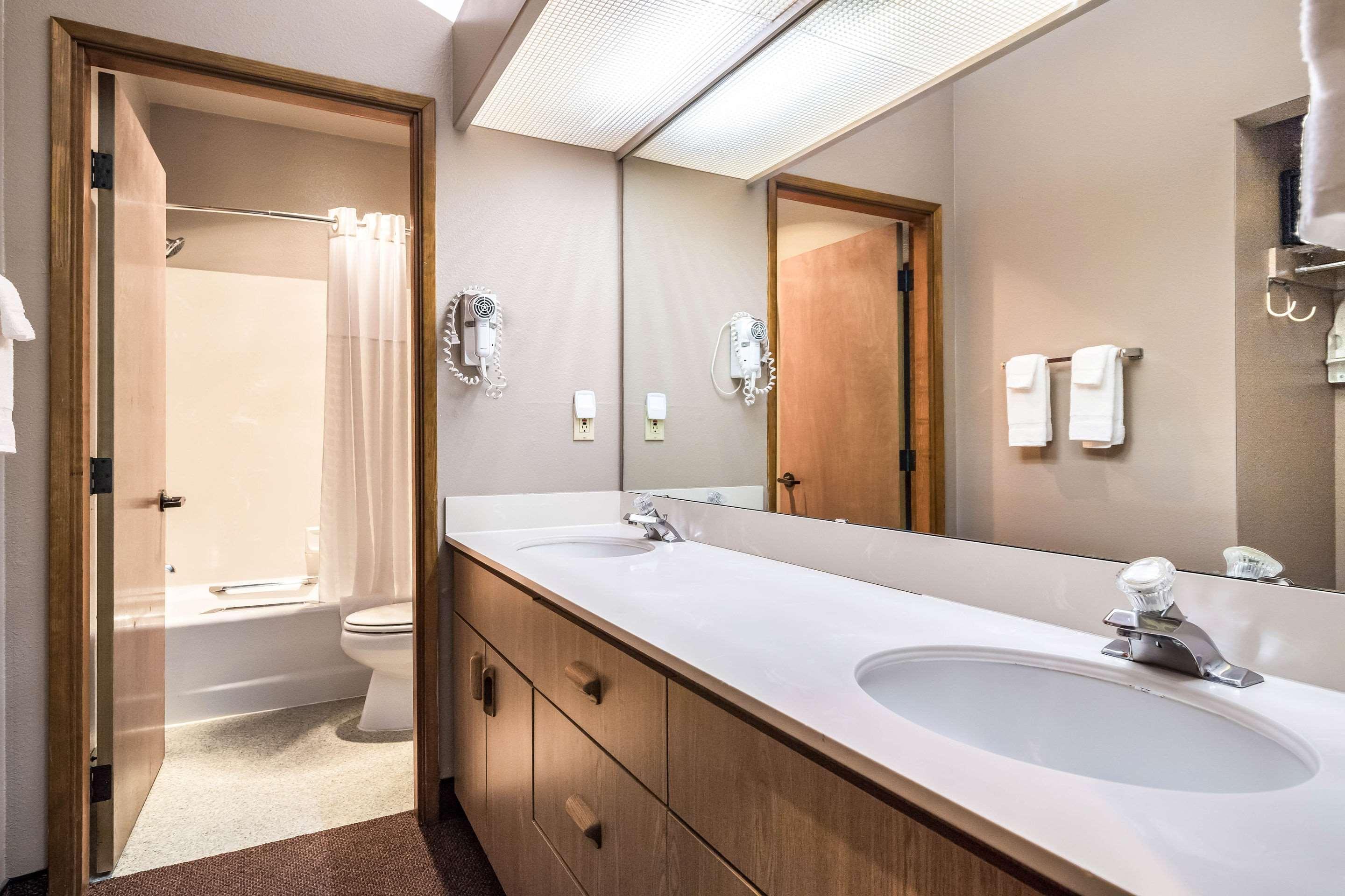 Quality Inn & Suites Bainbridge Island Exteriér fotografie
