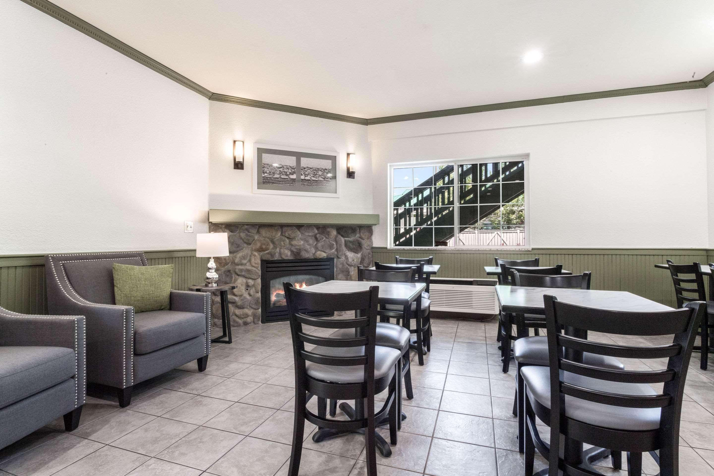 Quality Inn & Suites Bainbridge Island Exteriér fotografie