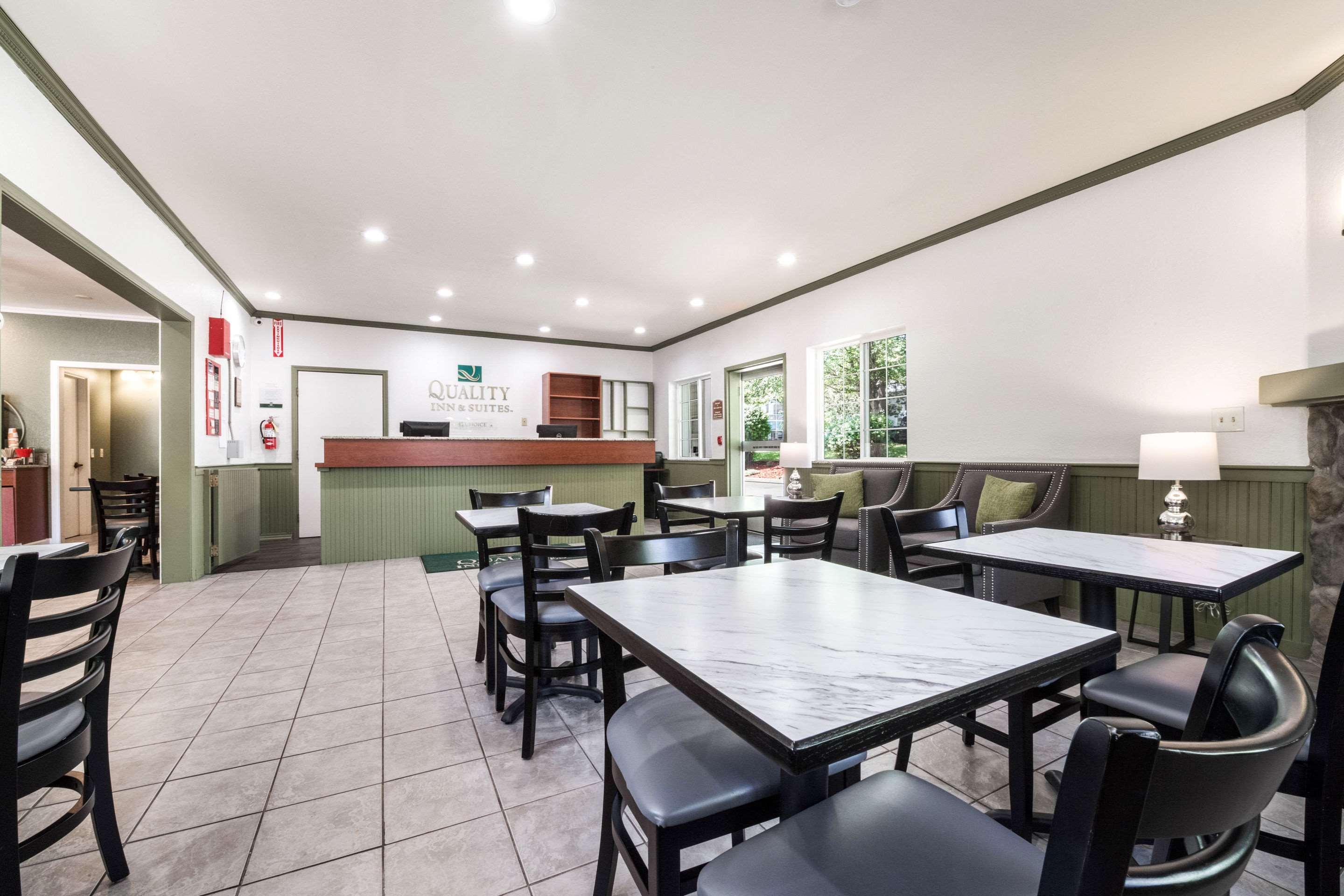 Quality Inn & Suites Bainbridge Island Exteriér fotografie