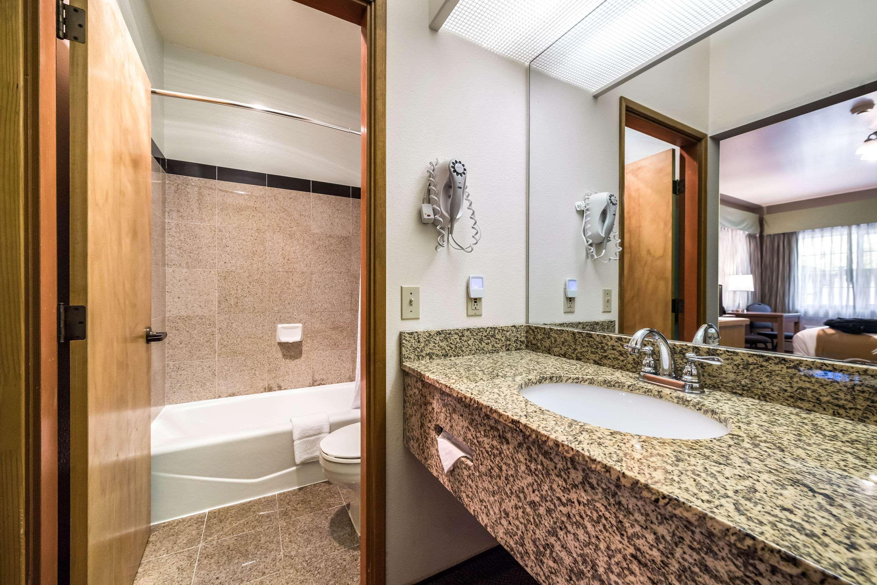 Quality Inn & Suites Bainbridge Island Exteriér fotografie