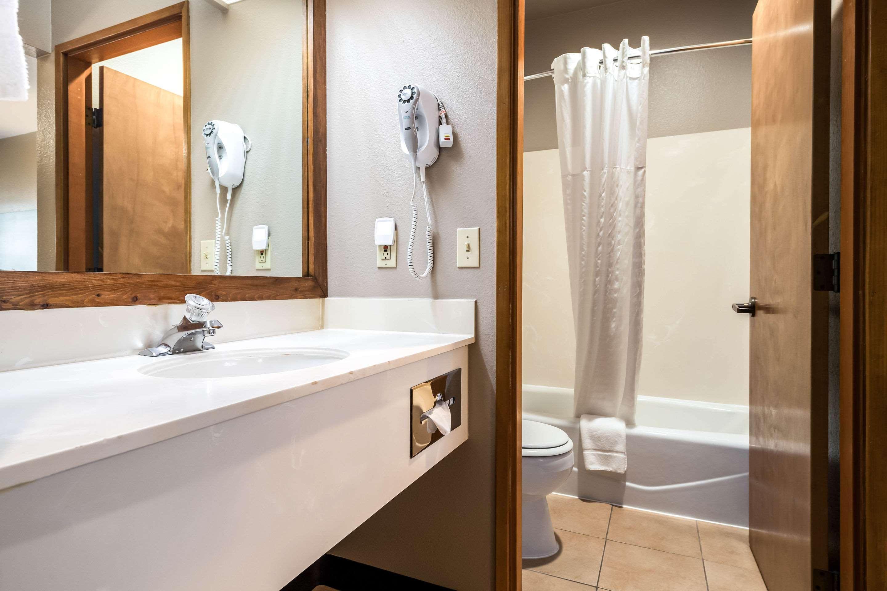 Quality Inn & Suites Bainbridge Island Exteriér fotografie